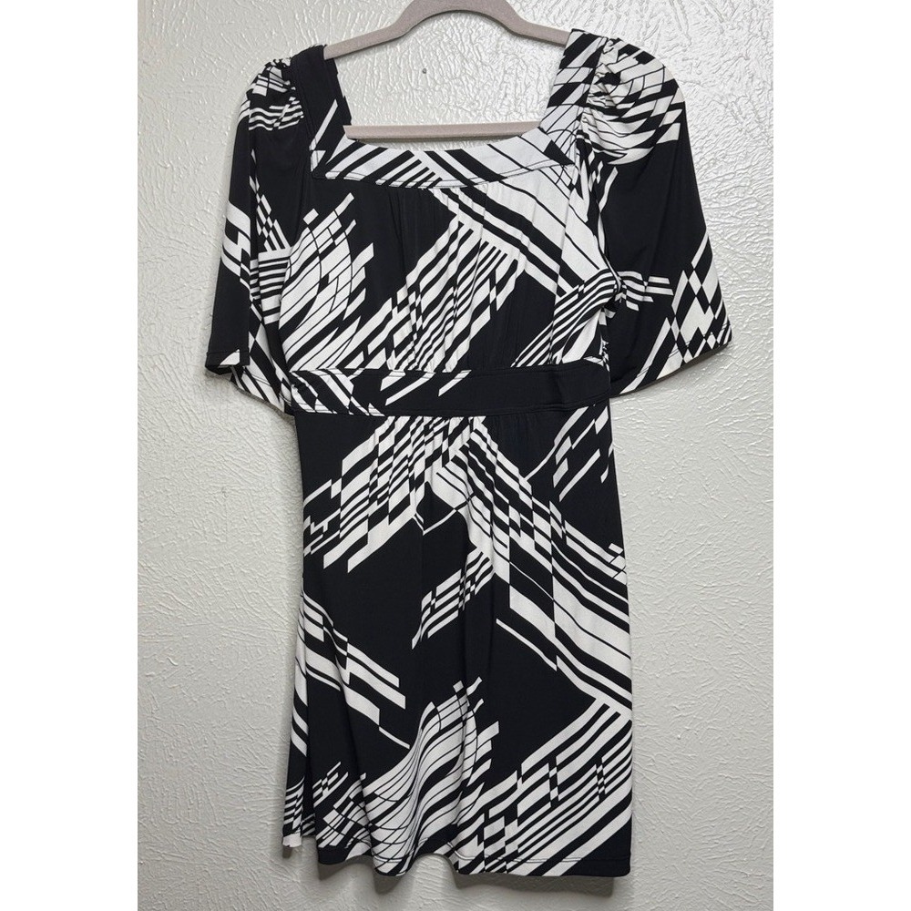 BCBG MaxAzria Black and White Graphic Print Mini Dress Short Sleeve Size M